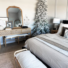 Carregar imagem no visualizador da galeria, Antique Inspired Ornate Gold Mirror