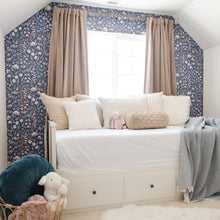 Carregar imagem no visualizador da galeria, Wysteria Wallpaper by Melissa Johnson Design