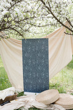 Carregar imagem no visualizador da galeria, Austen Wallpaper by Of Lilies and Fields