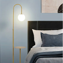 Carregar imagem no visualizador da galeria, Okul Floor Lamp With Smart Side Table