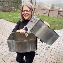 Carregar imagem no visualizador da galeria, Aged Metal Footed Planters, Set of Two