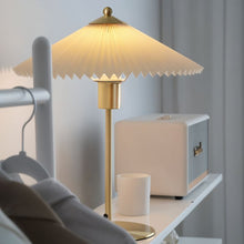 Carregar imagem no visualizador da galeria, Plisse Table Lamp