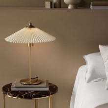 Carregar imagem no visualizador da galeria, Plisse Table Lamp