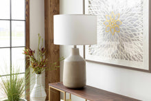 Carregar imagem no visualizador da galeria, Quezon Beige Resin Table Lamp
