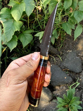Cargar imagen en el visor de la galería, Custom Handmade Damascus Hunting Knife – Epoxy Resin Handle