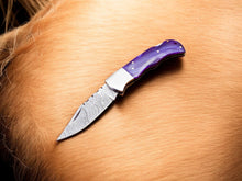 Carregar imagem no visualizador da galeria, Custom Handmade Damascus Pocket Knife – Colored Bone Handle