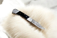 Carregar imagem no visualizador da galeria, Custom Handmade Damascus Pocket Knife with Buffalo Horn Handle