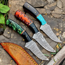Carregar imagem no visualizador da galeria, "TimberForge Damascus Hunting Knife – Premium Handmade Craftsmanship"