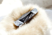 Carregar imagem no visualizador da galeria, Custom Handmade Damascus Pocket Knife with Buffalo Horn Handle