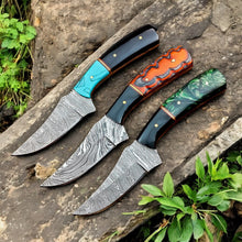 Carregar imagem no visualizador da galeria, "TimberForge Damascus Hunting Knife – Premium Handmade Craftsmanship"