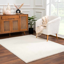 Carregar imagem no visualizador da galeria, Heavenly Solid Cream Plush Rug