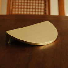 Cargar imagen en el visor de la galería, Demi Lune, Solid Brass Half Moon Cabinet Pulls