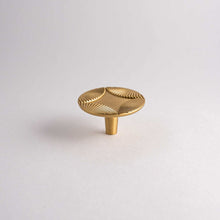 Cargar imagen en el visor de la galería, Star, Solid Brass Cabinet Knob