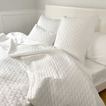 Carregar imagem no visualizador da galeria, Bamboo Cotton Quilted Coverlet, Twin - Snow
