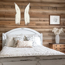 Carregar imagem no visualizador da galeria, Distressed Metal Wings