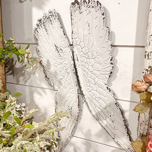 Carregar imagem no visualizador da galeria, Distressed Metal Wings