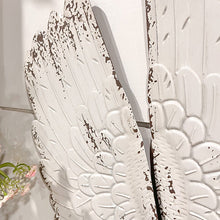 Carregar imagem no visualizador da galeria, Distressed Metal Wings