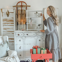 Carregar imagem no visualizador da galeria, 24 Inch White Spindle Wood Shelf