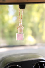Carregar imagem no visualizador da galeria, A Basket Full of Flowers Car Diffuser
