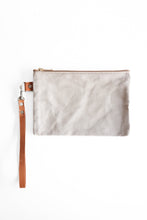 Carregar imagem no visualizador da galeria, Canvas Clutch/Zippered Pouch
