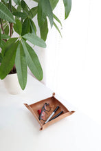 Load image into Gallery viewer, Simple Juniper Valet Tray
