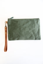 Carregar imagem no visualizador da galeria, Canvas Clutch/Zippered Pouch
