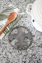 Cargar imagen en el visor de la galería, Fleur-de-lis Trivet Hot Plate Pot Holder
