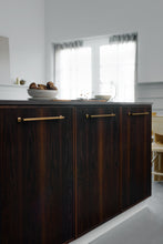 Carregar imagem no visualizador da galeria, Brushed Bronze &quot;Heirloom&quot; Knob and Drawer Pulls
