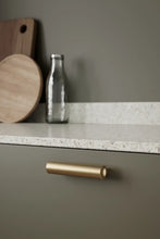 Carregar imagem no visualizador da galeria, Brushed Bronze &quot;Lucente&quot; Tubular Drawer Pulls

