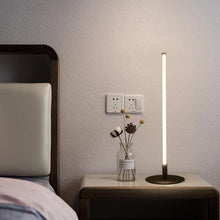 Carregar imagem no visualizador da galeria, Léger LED Table Lamp
