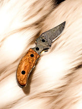 Cargar imagen en el visor de la galería, Custom Handmade Damascus Steel Pocket Knife with Olive Wood Handle
