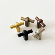 Load image into Gallery viewer, Brunswick Solid Brass Finger Pull
