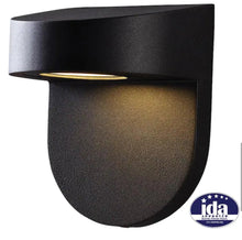 Cargar imagen en el visor de la galería, Hampton Bay 6.1 in. Black LED Outdoor Wall Lantern Sconce with Frosted Glass
