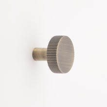 Cargar imagen en el visor de la galería, Arlene Solid Brass Cabinet Knob
