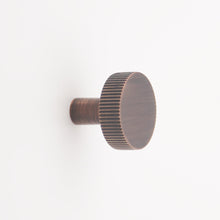 Cargar imagen en el visor de la galería, Arlene Solid Brass Cabinet Knob
