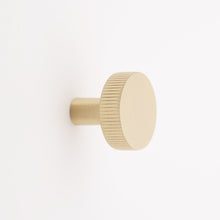 Cargar imagen en el visor de la galería, Arlene Solid Brass Cabinet Knob
