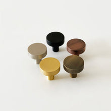 Cargar imagen en el visor de la galería, Arlene Solid Brass Cabinet Knob
