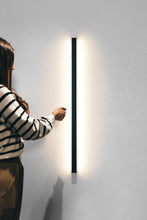 Carregar imagem no visualizador da galeria, Linear Minimalist and Modern Wall Lamp
