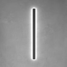 Load image into Gallery viewer, Svelte Outdoor Linear Lamp

