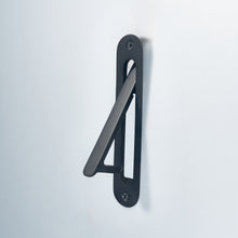 Cargar imagen en el visor de la galería, Orbital Door Finger Pull
