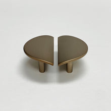 Carregar imagem no visualizador da galeria, Brushed Bronze &quot;Horizon&quot; Semi-circle Drawer Pulls
