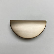 Carregar imagem no visualizador da galeria, Brushed Bronze &quot;Horizon&quot; Semi-circle Drawer Pulls
