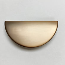 Carregar imagem no visualizador da galeria, Brushed Bronze &quot;Horizon&quot; Semi-circle Drawer Pulls
