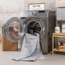 Load image into Gallery viewer, Hedda Boutique Washable Rug
