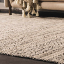 Carregar imagem no visualizador da galeria, Arabi Wool Area Rug
