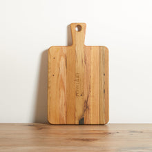 Carregar imagem no visualizador da galeria, All Friends - Cutting Board
