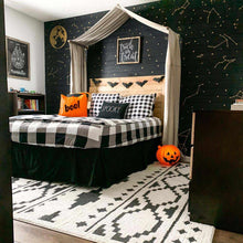 Carregar imagem no visualizador da galeria, Amoret Area Rug - Clearance
