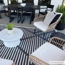 Carregar imagem no visualizador da galeria, Anah 3D Black Outdoor Rug
