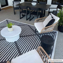 Carregar imagem no visualizador da galeria, Anah 3D Black Outdoor Rug
