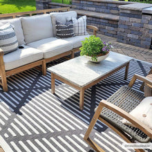 Carregar imagem no visualizador da galeria, Anah 3D Black Outdoor Rug
